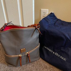 Dooney and Bourke Dillen medium pocket sac